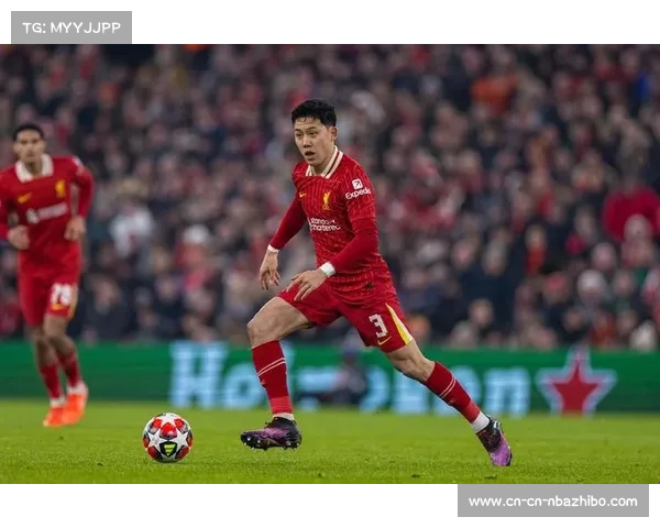 利物浦日本国脚远藤航左脚踝严重受伤，被担架抬离球场